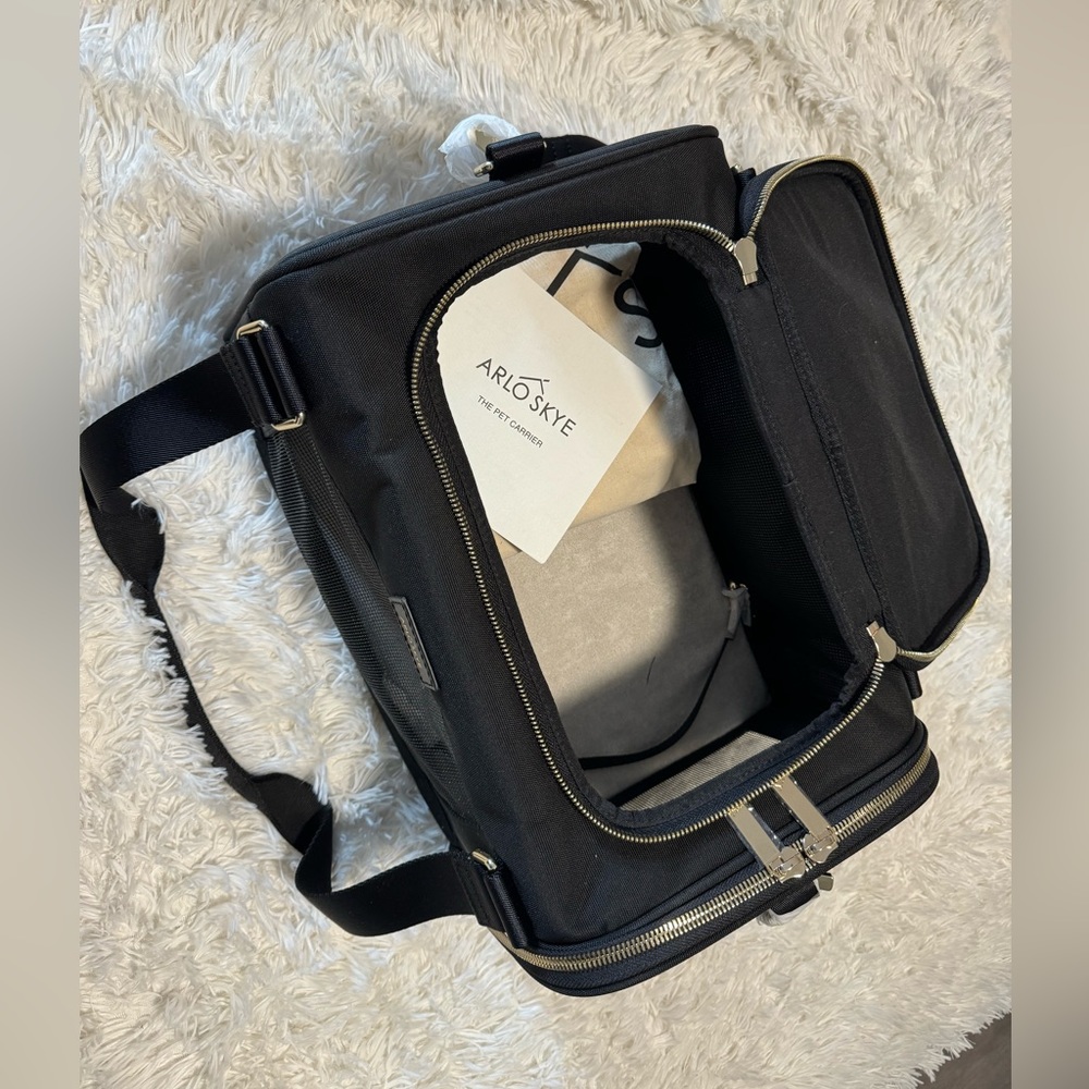 ArloSKYE Cabin Approved Pet Carrier - Small